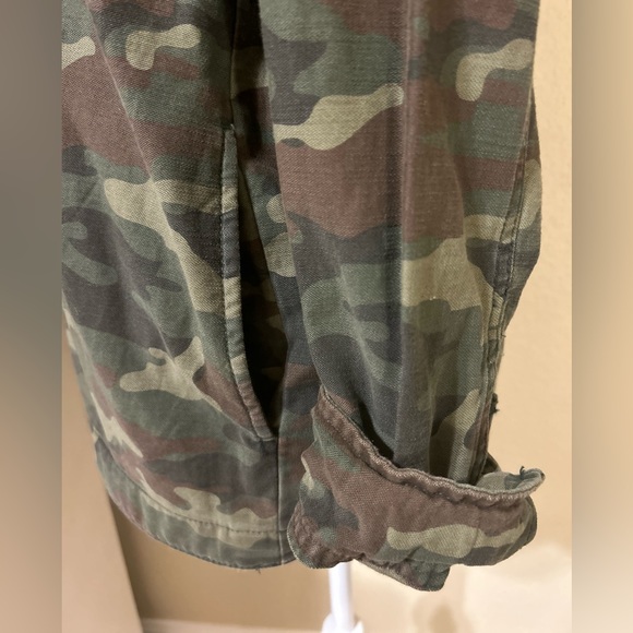 American Eagle AE Utility Army Camo Button Up Cargo Broken HEART Jacket - Picture 12 of 15